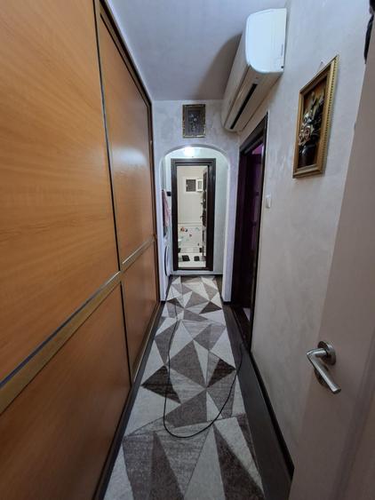 Apartament cu 3 camere decomandat în Lacu