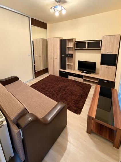 Apartament cu 3 camere semidecomandat, mobilat în Iris