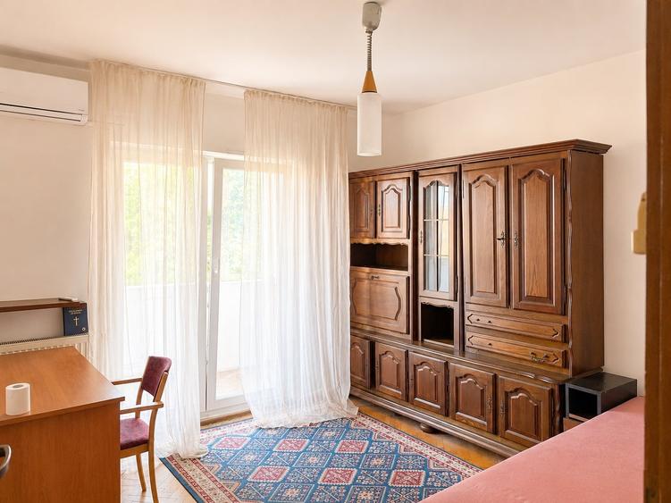 Apartament cu 3 camere în Plopilor