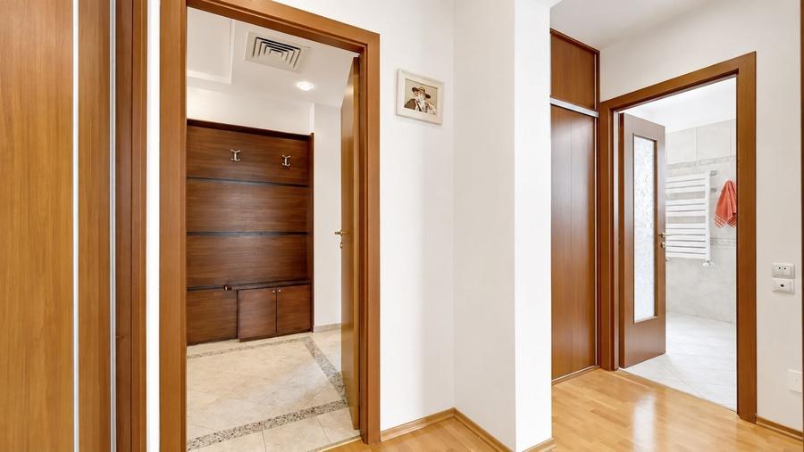 Apartament cu 3 camere decomandat, mobilat în Primăverii