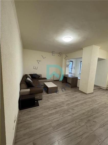 Apartament cu 4 camere decomandat în Centrul Civic