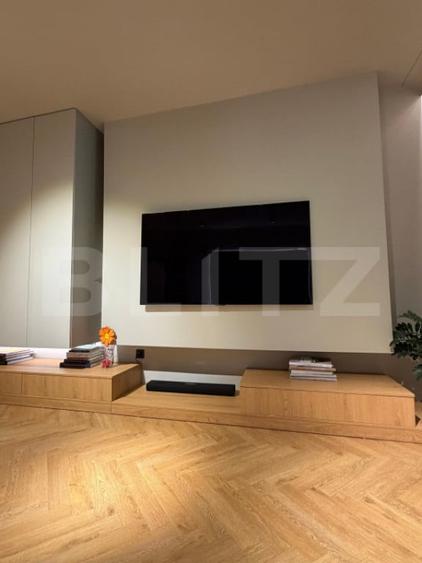 Apartament cu 4 camere decomandat în Est