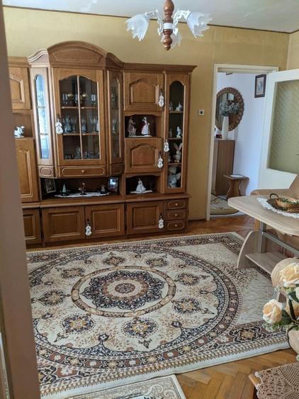 Apartament cu 3 camere semidecomandat în Sud
