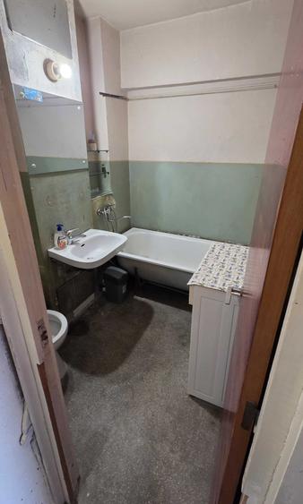 Apartament cu 3 camere decomandat, mobilat în Aurel Vlaicu