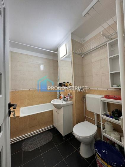 Apartament cu 2 camere semidecomandat, mobilat în Dâmbovița