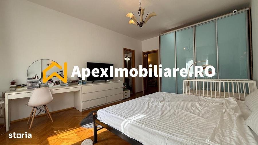 Apartament cu 3 camere semidecomandat în Universitate