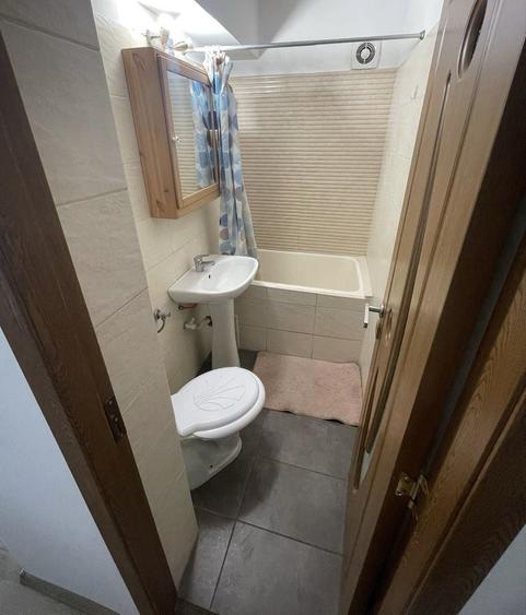 Apartament cu 2 camere semidecomandat în Basarabia
