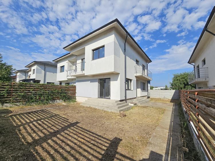 Duplex cu 5 camere cu Canalizare în Chiajna