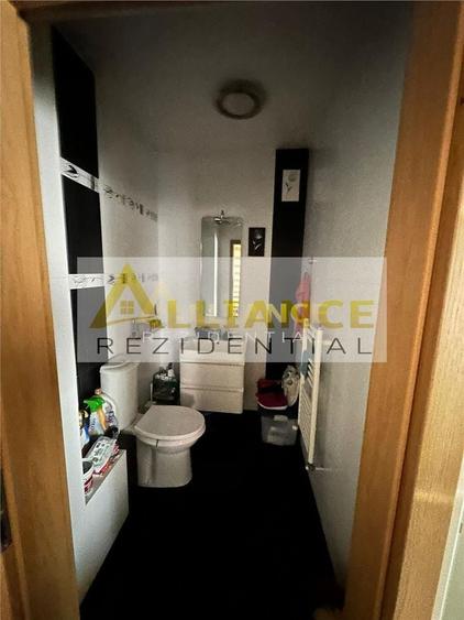 Casă individuală cu 4 camere decomandat cu Canalizare în Brâncoveanu