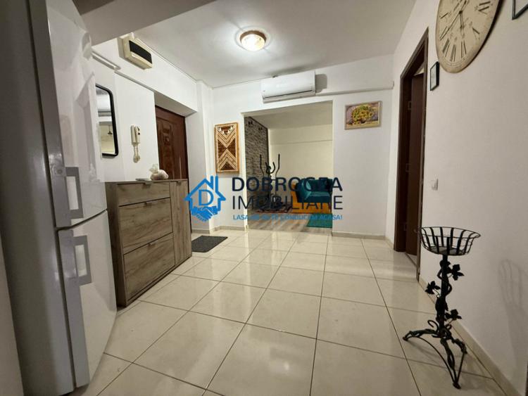 Apartament cu 3 camere decomandat, mobilat în Babadag