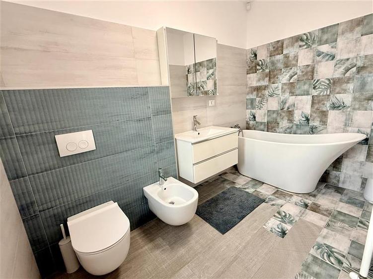 Casă individuală cu 3 camere cu Canalizare în Exterior Est