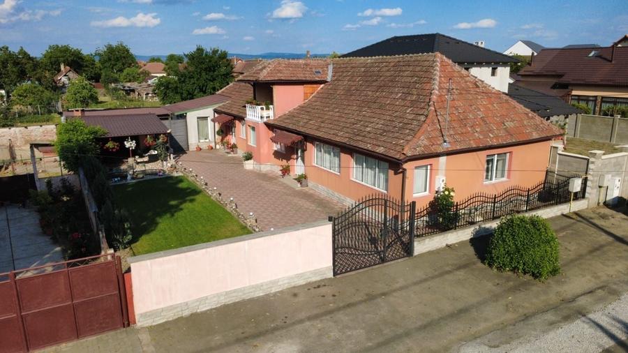 Casă cu 4 camere în Horia
