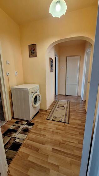 Apartament cu 3 camere semidecomandat în Rogerius