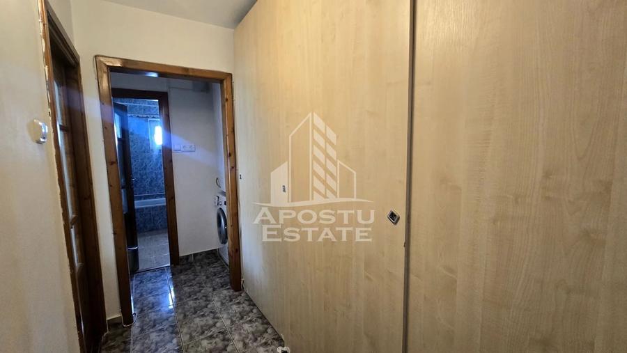 Apartament de vanzare cu 3 camere, decomandat,centrala proprie,Lipovei - 17