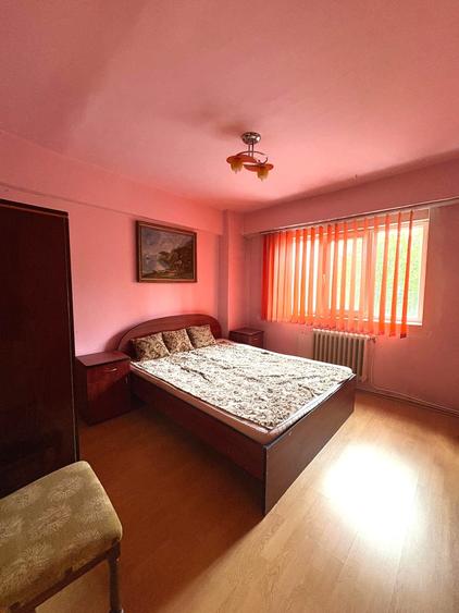 Apartament cu 4 camere decomandat în Central