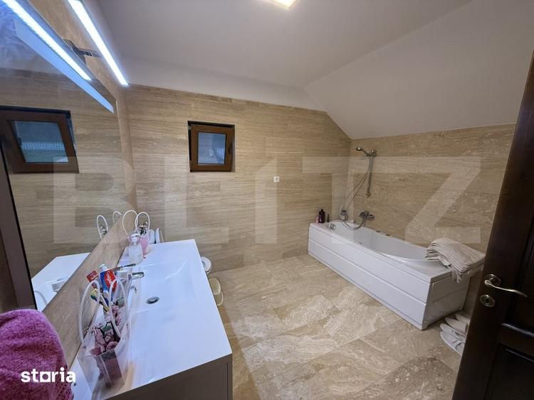 Casă cu 6 camere cu Teren 3173 Mp în Central