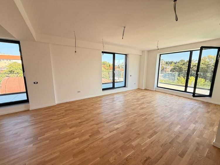 Apartament cu 4 camere decomandat în Unirii