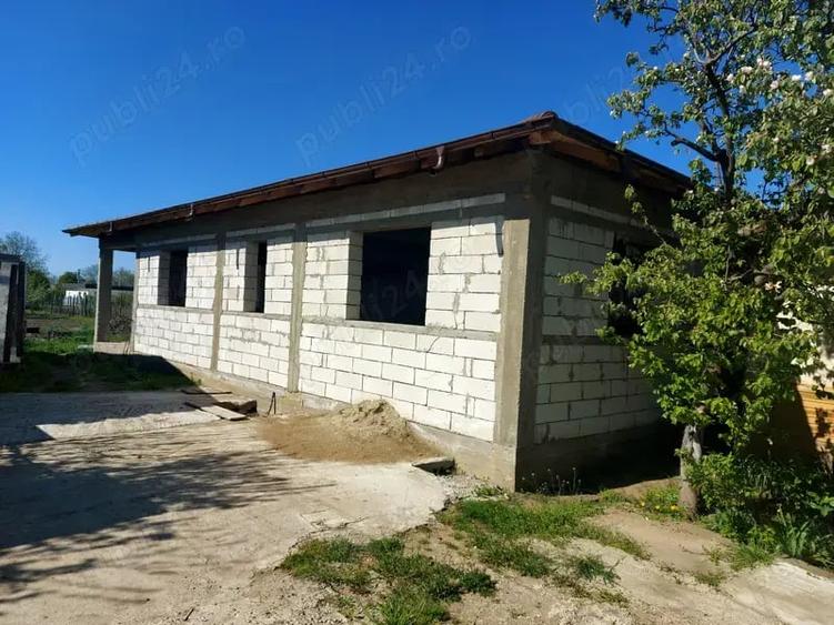 Casă cu 4 camere cu Teren 1600 Mp în Tudor Vladimirescu