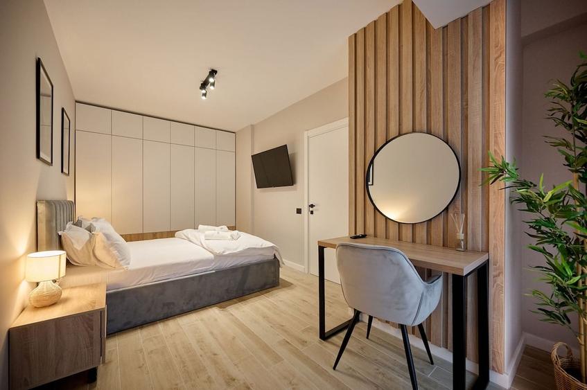Apartament cu 3 camere decomandat în Mamaia-Sat