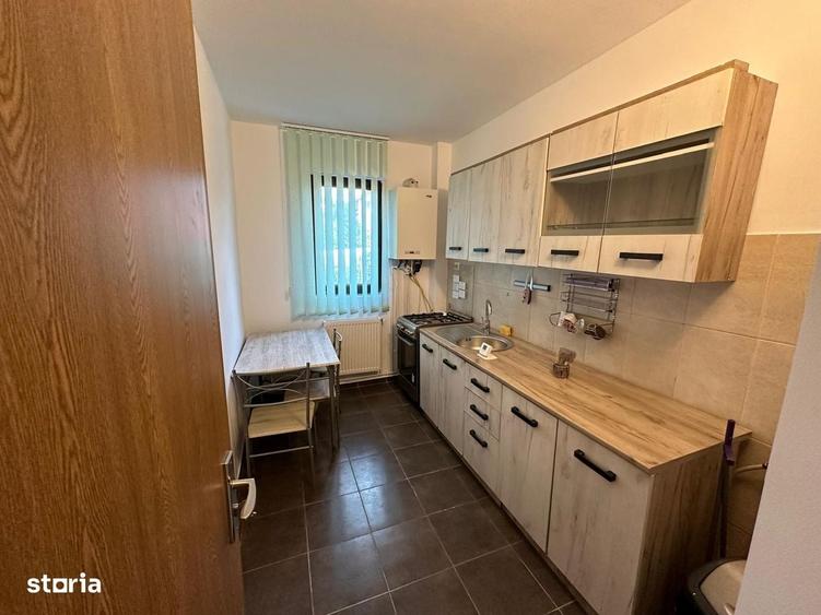 Apartament cu 3 camere decomandat în Albești