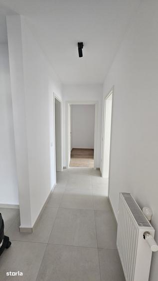 Apartament cu 3 camere decomandat, mobilat în Tractorul