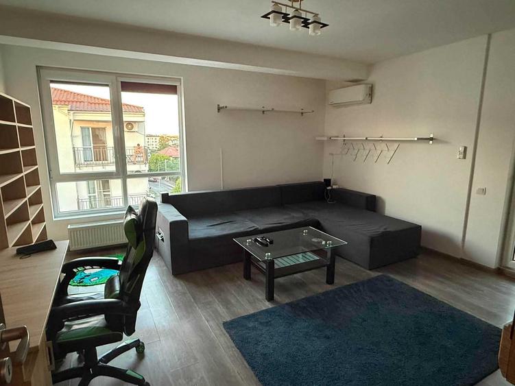 Apartament cu 2 camere decomandat în Apărătorii Patriei