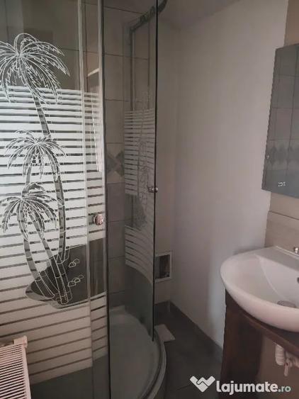 Apartament cu 3 camere decomandat în Poiana Țapului