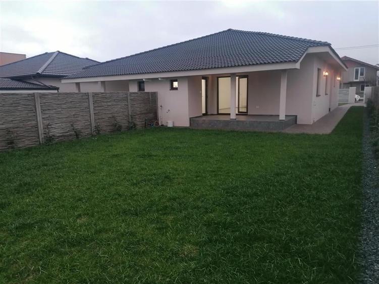 Duplex cu 4 camere cu Teren 400 Mp în Exterior Sud