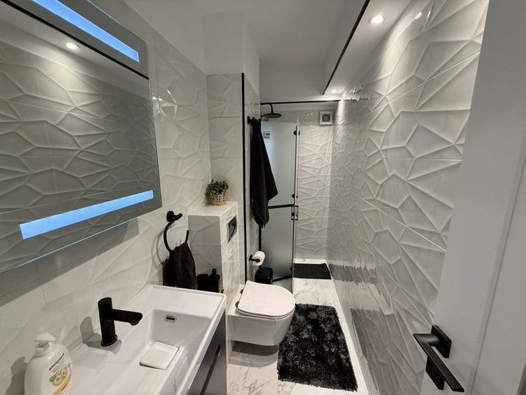 Apartament cu 2 camere semidecomandat, mobilat în Calea Victoriei