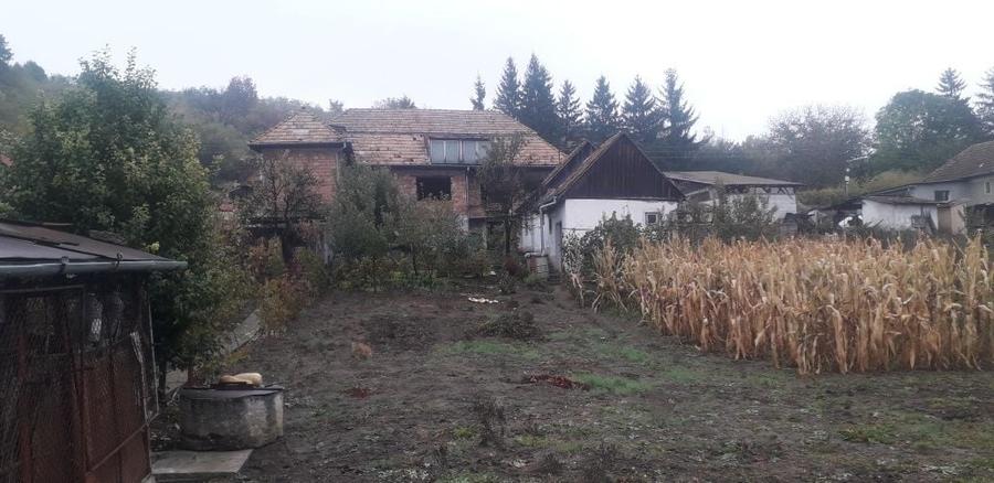 Casă cu 4 camere în Ceuaș