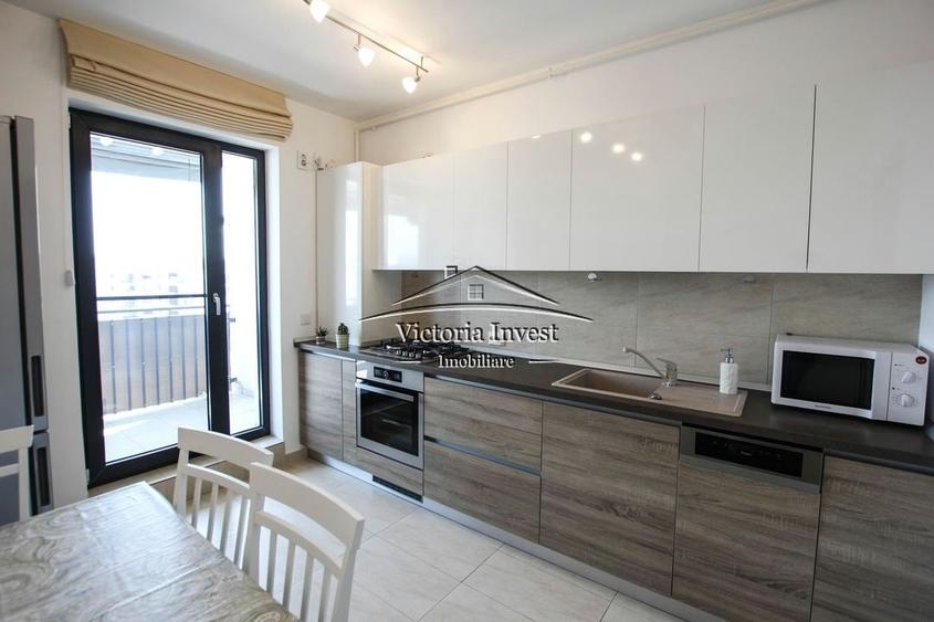 Apartament cu 4 camere semidecomandat, mobilat în Băneasa