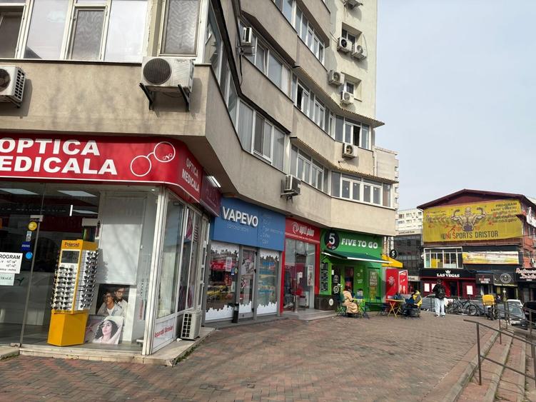 Spațiu comercial, de 250 mp, în Titan