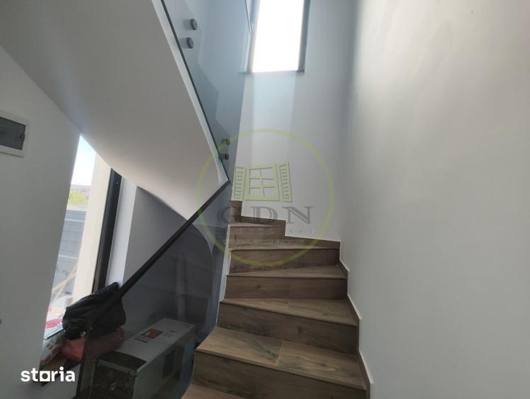 Casă cu 4 camere cu Teren 340 Mp în Malu Mare