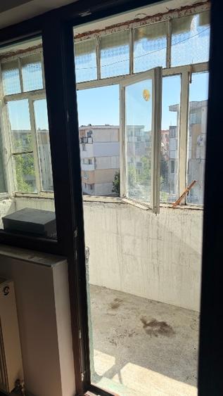 Apartament cu 4 camere decomandat în Sud-Vest