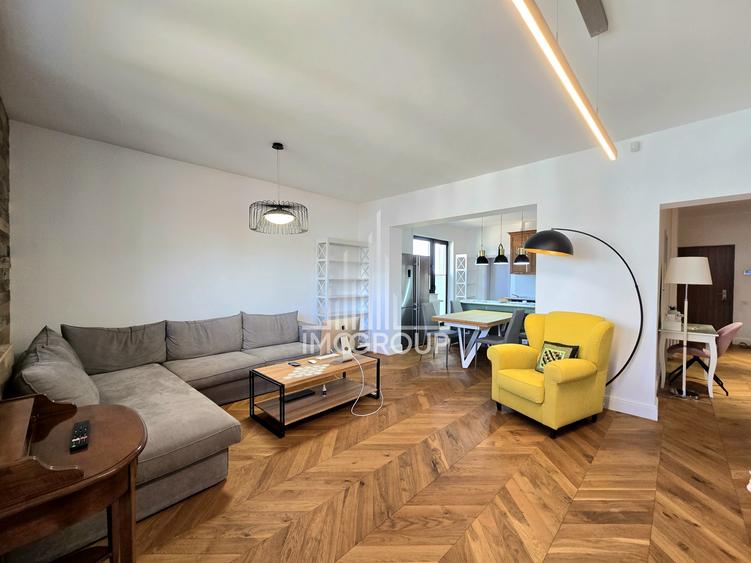 Apartament cu 4 camere semidecomandat, mobilat în Central