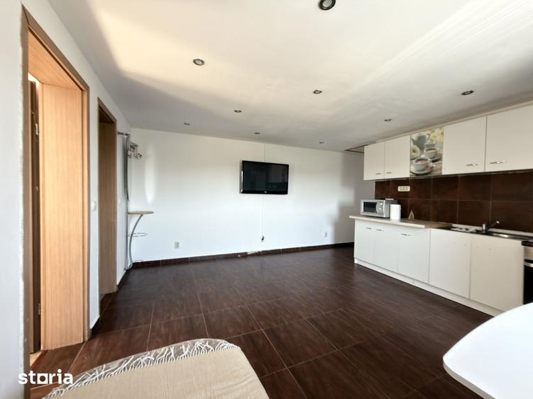 Apartament cu 3 camere semidecomandat în Bucovina