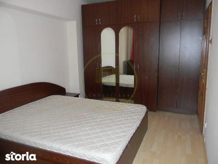 Apartament cu 3 camere decomandat, mobilat în Între Lacuri