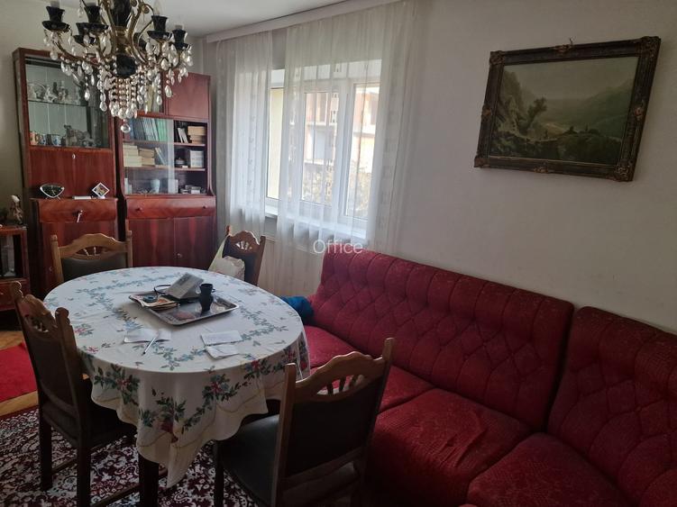 De Vanzare Apartament 3 camere et 4 zona centrala Suceava De Vanzare Apartament 3 camere et 4 zona centrala Suceava
