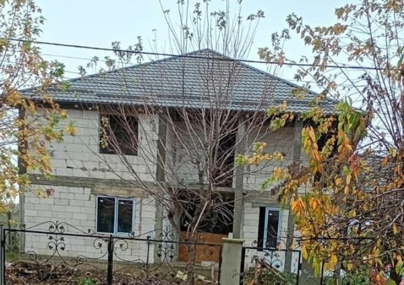 Casa la rosu de vanzare – Tartasesti- Teren 800 mp - 2