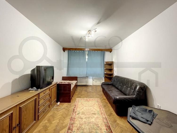 Apartament cu 3 camere decomandat, in zona Centrala, strada Republicii - 2