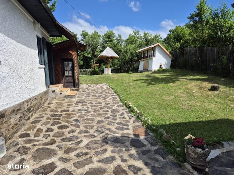 O casa cu suflet intr-un loc de vis va asteapta pentru o vizionare. - 18
