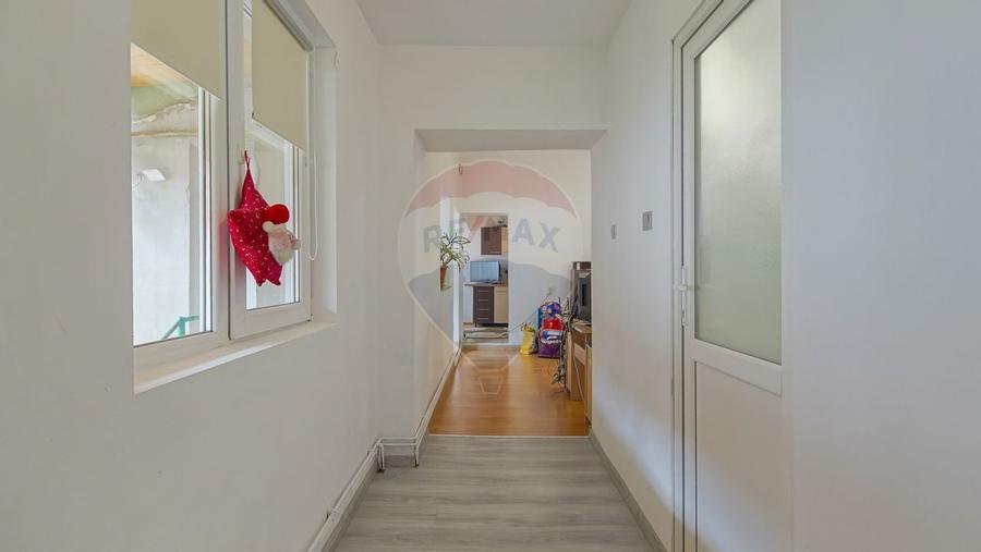 Casa spatioasa cu teren generos, in zona centrala a Sacelelor - 6