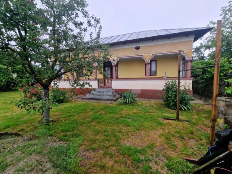 Casă cu 3 camere cu Teren 2100 Mp în Lunca