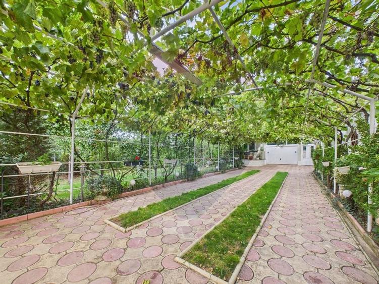 Casă / Vilă cu 10 camere de vânzare în zona Central - 24