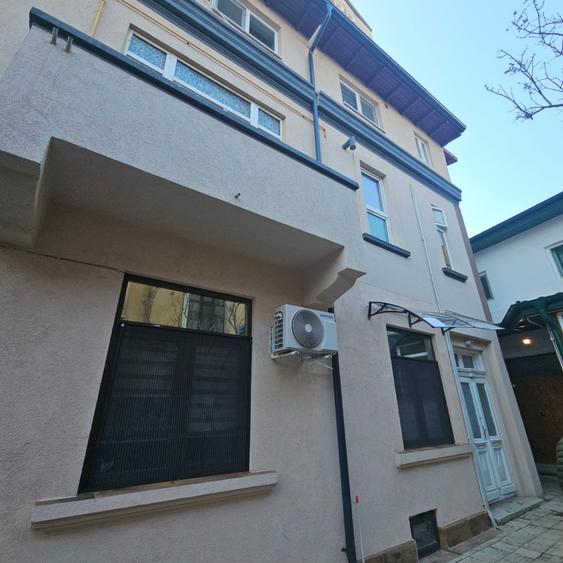 Apartament cu 2 camere situat pe Str Toamnei într-un imobil tip vilă, la etj 1/2 - 9