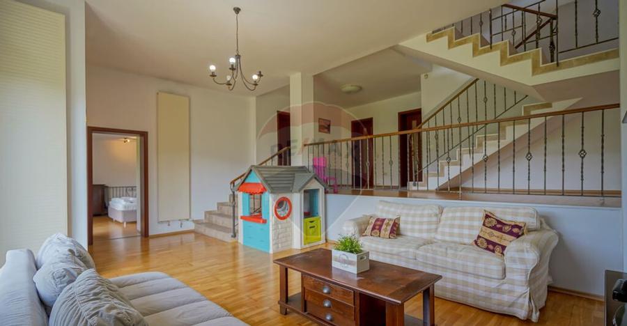 VILA PANORAMICA PE DRUMUL POIENII PRIVELISTI UNICE ASU... - 12