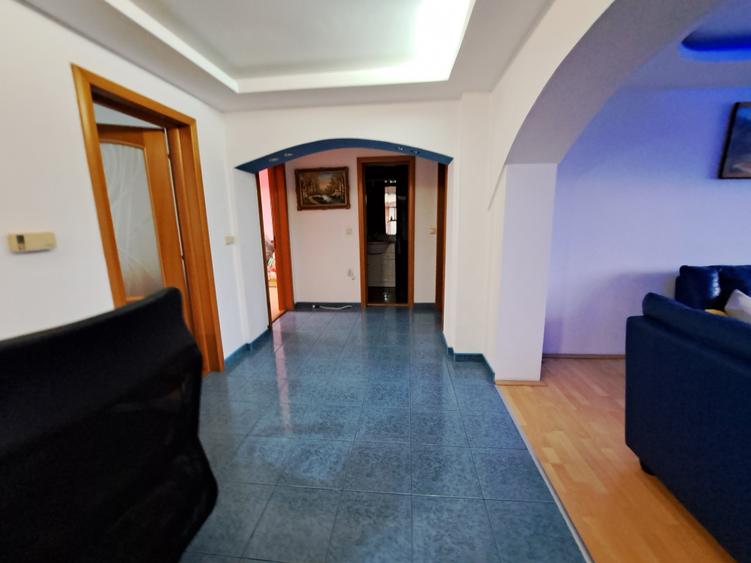 Ultracentral Târgoviște,  vânzare apartament 4camere/2balcoane - 1