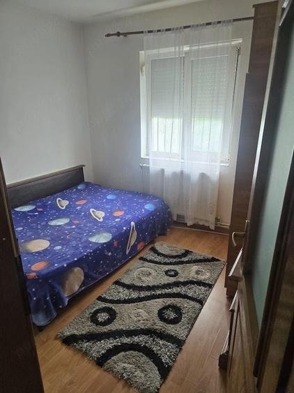 Apartament cu 3 camere semidecomandat în Hălăucești