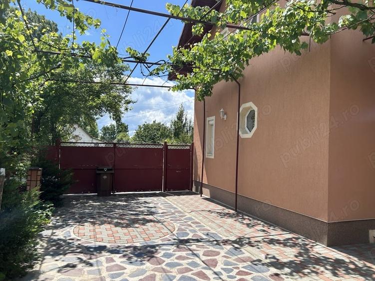 Casă cu 6 camere cu Teren 2700 Mp în Bocsig