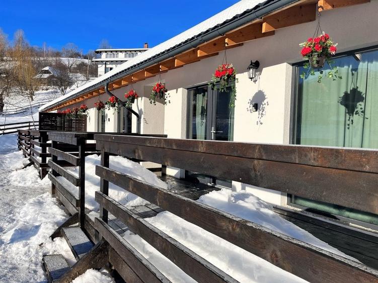 VAND COMPLEX TURISTIC IN BRAN LANGA PARTIA DE SCHI ZANOAGA - 13